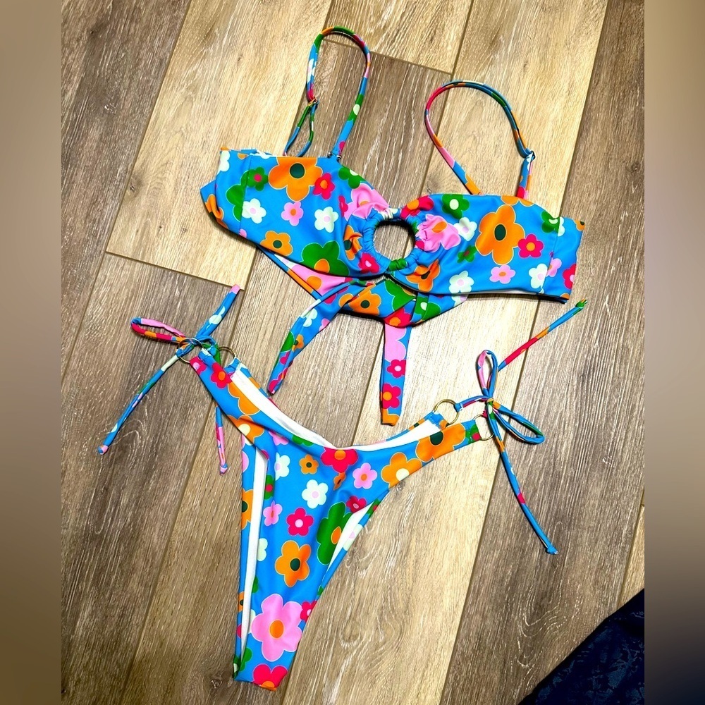 #4) super cute Blue with floral bikini set size M excellent never worn